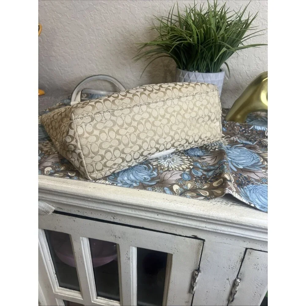 Coach Reptile Stripe Signature C Classic Bag / Tote / Purse - Picture 3 of 15